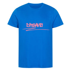 Das Premium Shirt "Dreams" von MarketPrint ist ein blaues Unisex-Singlejersey mit dem Schriftzug "DREAMS" in rosa Graffiti-Lettern und einer Unterzeile - ideal für Fans von nachhaltiger Mode.