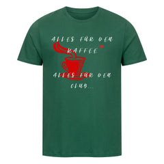 Das Premium Shirt "alles für den Kaffee" von MarketPrint ist ein grünes Unisex-Biobaumwoll-T-Shirt mit roter Kaffeetasse, Dampf und Herz. Der weiße handgeschriebene deutsche Text lautet: "Alles für den Kaffee, alles für den Club..." auf weichem Singlejersey.