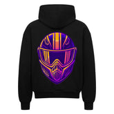 Der Oversized Zipper Hoodie "Streetfighter Helm" von MarketPrint ist schwarz, hat einen hochwertigen Reißverschluss und zeigt auf der Rückseite eine große, bunte, stilisierte Motorradhelm-Grafik in Lila, Orange und Gelb.