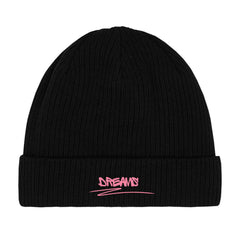 Die MarketPrint Beanie Mütze "Dreams" ist eine schwarze, doppellagige Strickmütze mit hochklappbarer Krempe und pinkem DREAMS Graffiti-Schriftzug-eine gemütliche Mütze für besonderen Style.