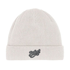 Die MarketPrint Beanie Mütze "Bikers" ist eine hellgraue doppellagige Strick Beanie mit einer umgeschlagenen Krempe und "Bikes" in schwarz-weißer Schreibschrift auf der Vorderseite gestickt.