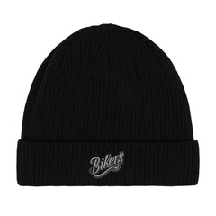 Die Beanie Mütze "Bikers" von MarketPrint ist eine schlichte schwarze, doppellagige Strick Beanie mit umgeschlagenem Bündchen, auf deren Vorderseite "Bikers" in silberner und weißer Schrift aufgestickt ist.
