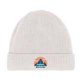 Die Beanie Mütze "Natur Bursche" von MarketPrint ist aus weißer Bio-Baumwolle, doppellagig gestrickt und mit einem stilvollen Logo versehen.