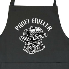 Eine Nahaufnahme der MarketPrint Latzschürze "PROFI-GRILLER" in Schwarz mit weißer Grillgrafik und dem Text "PROFI GRILLER" - ideal zum Schutz der Kleidung bei der Gartenarbeit oder bei Grillabenden.