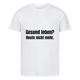 Das Premium Shirt "Gesund Leben?" von MarketPrint ist ein weißes Unisex-Statement-T-Shirt aus Bio-Baumwolle mit schwarzem Frontprint: Gesund leben? Heute nicht mehr. - nachhaltige Mode mit Haltung.