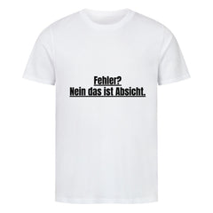 Das MarketPrint Premium Shirt "Fehler?" ist ein schlichtes weißes Unisex-T-Shirt aus weichem Bio-Baumwolle-Singlejersey mit schwarzem, fetten Text: "Fehler? Nein das ist Absicht." Der Text ist auf weißem Hintergrund abgebildet.