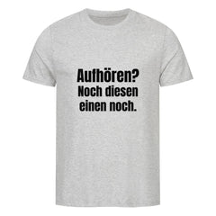 Das Premium Shirt "Aufhören?" von MarketPrint ist ein hellgraues Unisex-T-Shirt aus weicher Bio-Baumwolle, auf dessen Vorderseite der fette schwarze Text Aufhören? Noch diesen einen noch. auf die Vorderseite gedruckt.