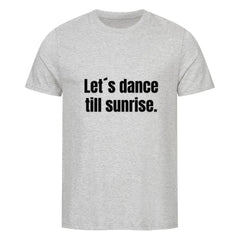 Das MarketPrint Premium Shirt "Let's Dance" ist ein hellgraues Unisex-T-Shirt aus weichem Bio-Baumwoll-Single-Jersey, auf dessen Vorderseite "Lets dance till sunrise." aufgedruckt ist.