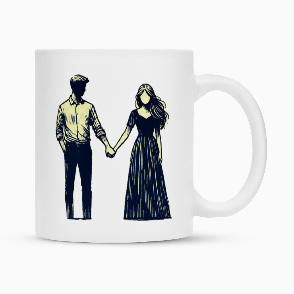 Die MarketPrint Tasse "Mann-Frau" ist eine weiße Keramiktasse mit einer einfachen dunklen Strichzeichnung eines undetaillierten Mannes in Hemd und Hose, der sich mit einer Frau in einem langen Kleid an den Händen hält, gedruckt als Sublimationstasse.