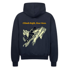 Der schwarze MarketPrint Oversized Zipper Hoodie "Climb high, fear less" zeigt eine gelbe Bergsteiger-Illustration und einen fetten Slogan auf 100% Baumwolle für Komfort.