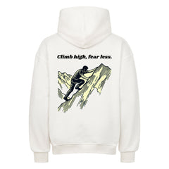 Der MarketPrint Oversized Hoodie "Climb High" in Weiß zeigt auf der Rückseite die Illustration eines Bergsteigers und den Text Climb high, fear less. über dem Bild.