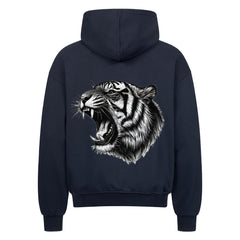 Der MarketPrint Oversized Zipper Hoodie "Tiger" ist ein schwarzer Kapuzenpulli mit übergroßer Passform und einer auffälligen schwarz-weißen Illustration eines brüllenden Tigerkopfes auf dem Rücken. Hergestellt aus 100% Baumwolle für Komfort und Stil.