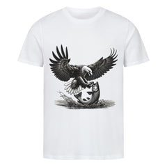 Das Premium Shirt "Adler-Attack" von MarketPrint ist ein weißes Bio-Baumwolle T-Shirt mit einer auffälligen schwarz-weißen Adler-Illustration - ideal für Fans nachhaltiger Mode.