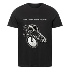 Das MarketPrint Premium Shirt "Radsport" ist ein schwarzes Unisex-T-Shirt aus weichem Bio-Baumwolle-Singlejersey mit einer Radfahrer-Illustration und der Aufschrift "Push limits, break records." über dem Bild.