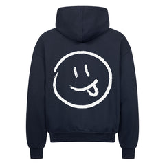 Der MarketPrint Oversized Zipper Hoodie "Smiley" zeigt ein schwarzes Design mit einem großen, weiß umrandeten Smiley-Gesicht, das seine Zunge auf dem Rücken herausstreckt, und ist aus 100% Baumwolle gefertigt, um Komfort zu bieten.