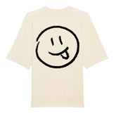 Das MarketPrint Premium Oversize Blast "Smiley" T-Shirt in Beige aus Bio-Baumwolle zeigt einen großen schwarzen Smiley mit frecher Zunge auf dem Rücken - perfekt für entspannte, lässige Styles.
