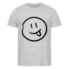 Das Premium Shirt "Smiley" von MarketPrint ist ein hellgraues Unisex Single Jersey T-Shirt mit kurzen Ärmeln, das ein großes, schwarzes, handgezeichnetes Smiley-Gesicht mit spielerisch herausgestreckter Zunge zeigt.