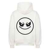 Der Oversized Hoodie "Böser-smiley" von MarketPrint ist ein weißer Premium-Kapuzenpullover mit einem großen schwarzen Umriss eines schelmischen Smileys und einem verschmitzten Grinsen auf dem Rücken.