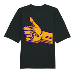 Das Premium Oversize Blast "Daum hoch" T-Shirt von MarketPrint besteht aus Bio-Baumwolle und zeigt vorn ein großes gelbes Daumen-hoch-Motiv mit lila Umriss.