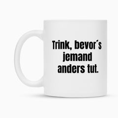 Die Infinity Merch Tasse "Trink" ist eine weiße Keramik Tasse mit schwarzem, zentriertem deutschen Text: Trink, bevors jemand anders tut. Eine stilvolle Sublimationstasse für Ihre Sammlung.