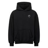 Der Infinity Merch Oversized Hoodie "Strand" ist ein hochwertiger schwarzer Kapuzenpulli mit einer Fronttasche und einer kleinen weißen Palme auf der linken Brust. Er ist aus schwerer Baumwolle gefertigt, die für Komfort und Haltbarkeit sorgt.
