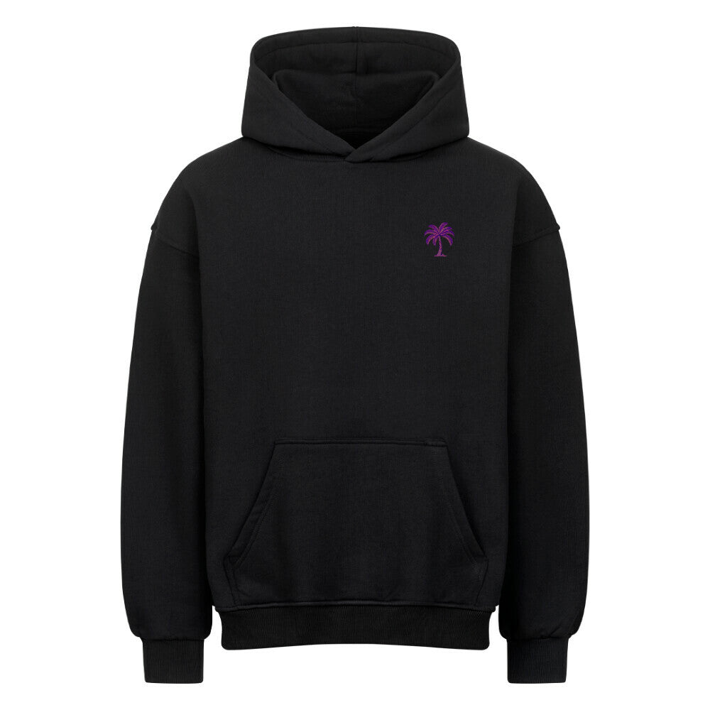 Der Infinity Merch Oversized Hoodie "Strand" ist ein schwarzer Hoodie mit einer Fronttasche und einer kleinen lila Palmengrafik auf der linken Brust.