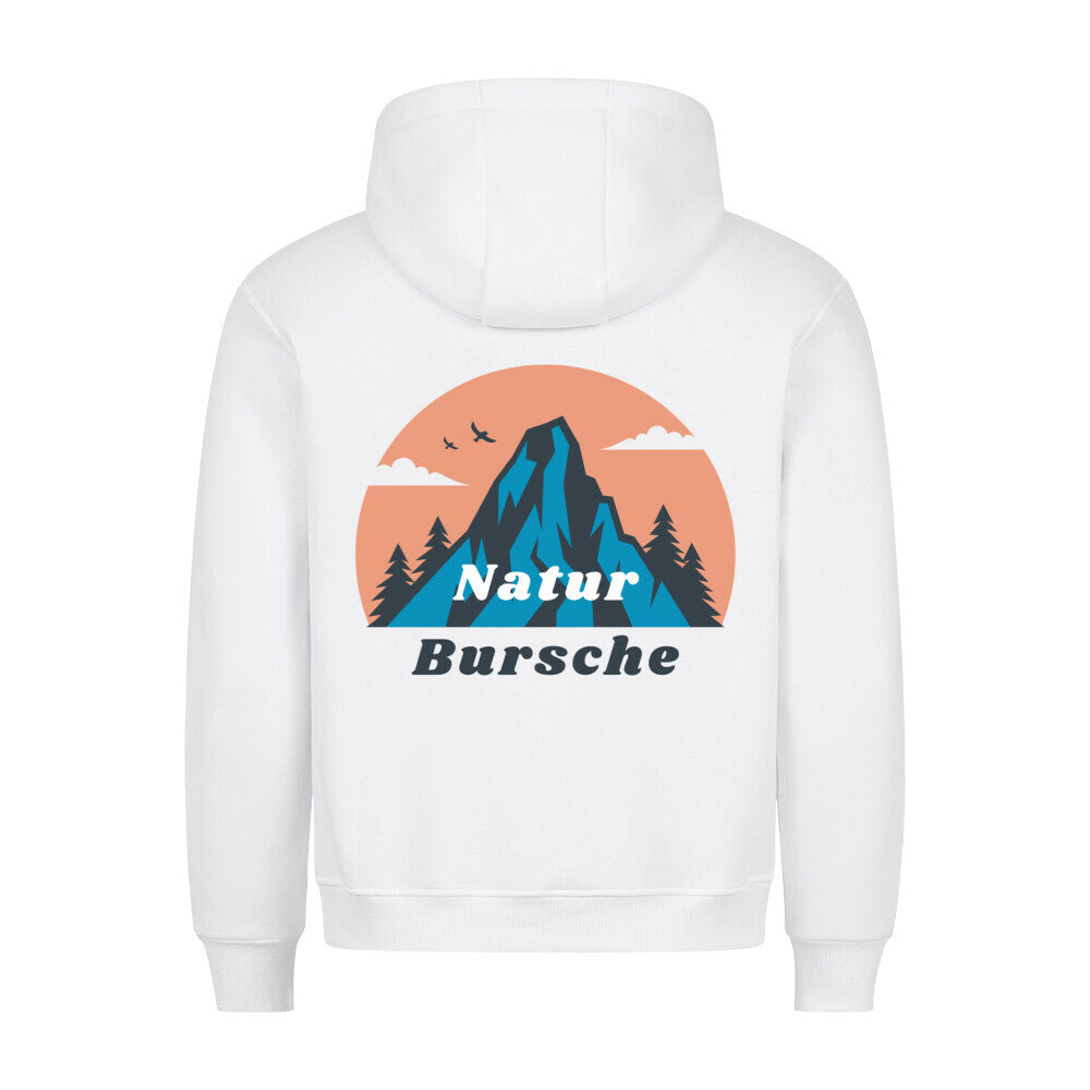 Der Premium Hoodie "Natur Bursche" von MarketPrint hat eine bequeme Passform und eine Berg-, Baum- und Vogelgrafik mit dem Text "Natur Bursche" auf der Rückseite. Dieser weiße Kapuzenpulli wird in Türkiye hergestellt und verbindet Komfort und Stil.