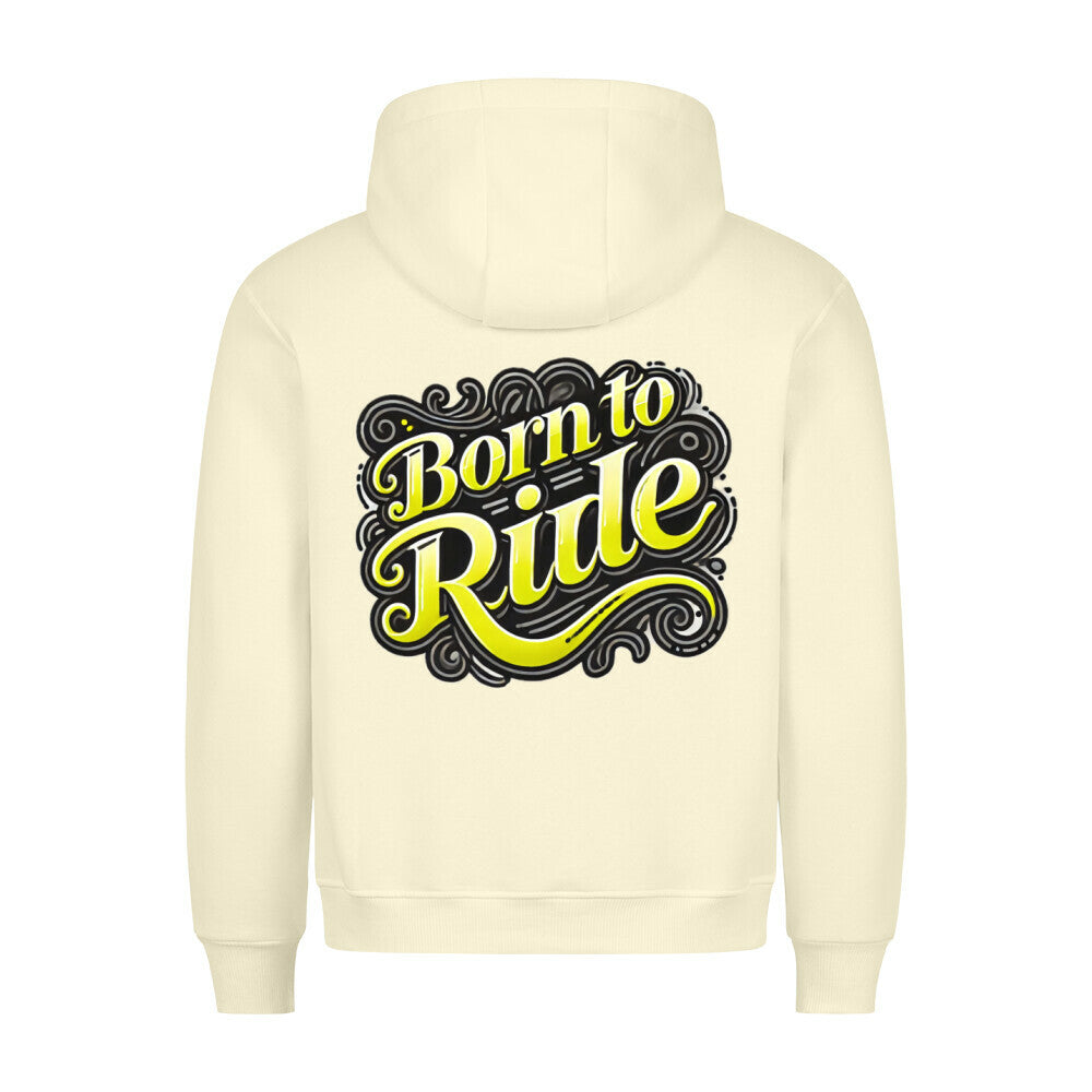 Der MarketPrint Premium Hoodie "Born to Ride" in creme zeigt eine auffällige Rückengrafik mit gelben und weißen Schriftzügen, dekorativen Wirbeln und verfügt über einen gemütlichen Schnitt. Hergestellt in Türkiye.