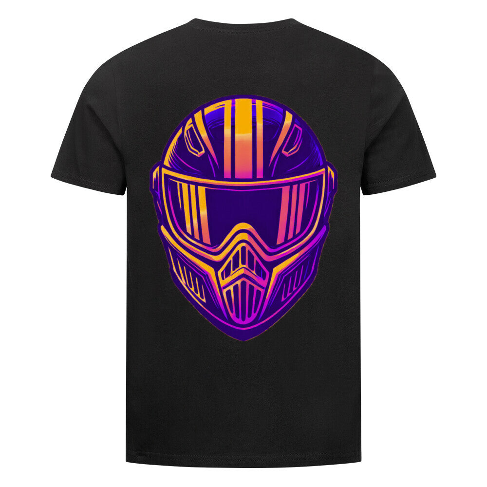 Das Premium Shirt "Streetfighter Helm" von MarketPrint ist ein schwarzes Unisex-T-Shirt aus Bio-Baumwolle mit einer großen, stilisierten futuristischen Helm-Grafik in Lila, Pink und Gelb auf dem Rücken.