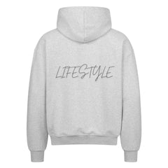 Der Oversized Zipper Hoodie "Lifestyle" von MarketPrint ist hellgrau, besteht zu 100% aus Baumwolle und trägt den Schriftzug "LIFESTYLE" in großen Lettern auf dem Rücken, der für Komfort und Stil sorgt.