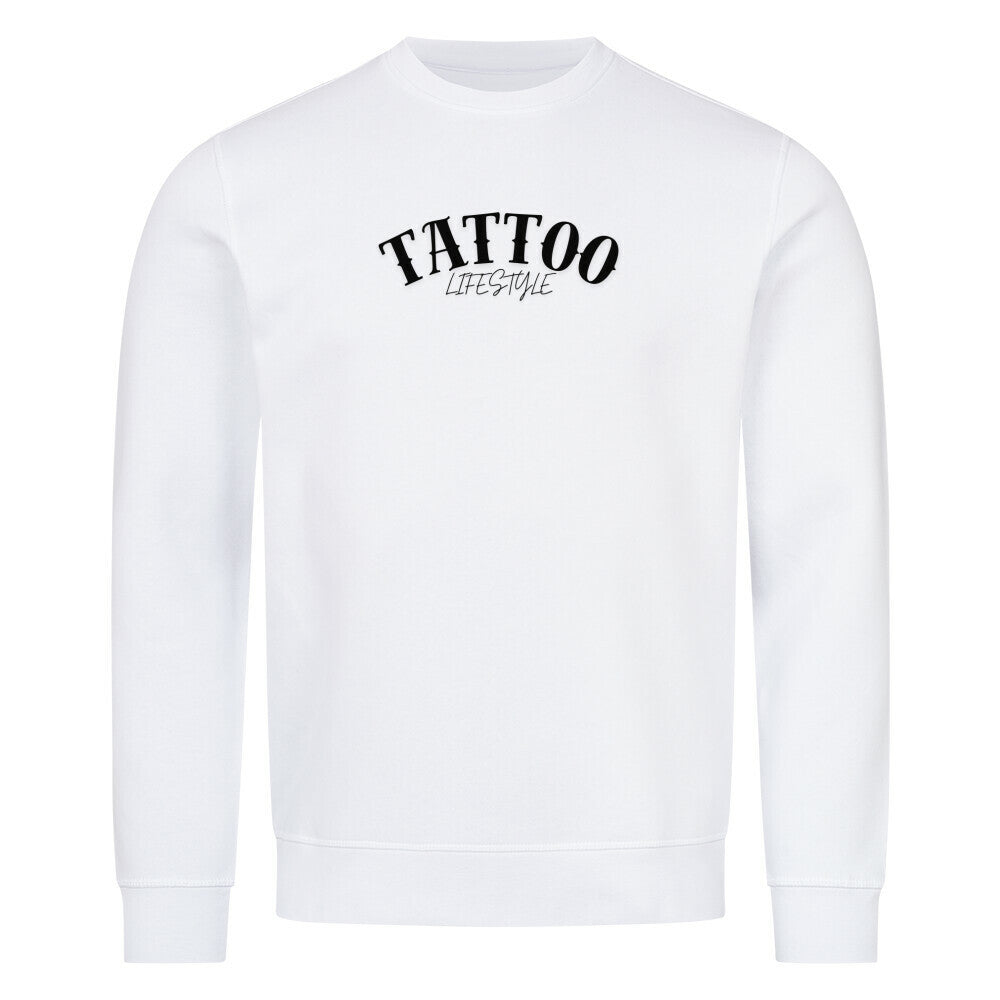 Das Premium Sweatshirt "TATTOO" von MarketPrint zeigt TATTOO LIFESTYLE in schwarzer Groß- und Schreibschrift auf der Brust, hergestellt aus hochwertiger Bio-Baumwolle für nachhaltige Mode.