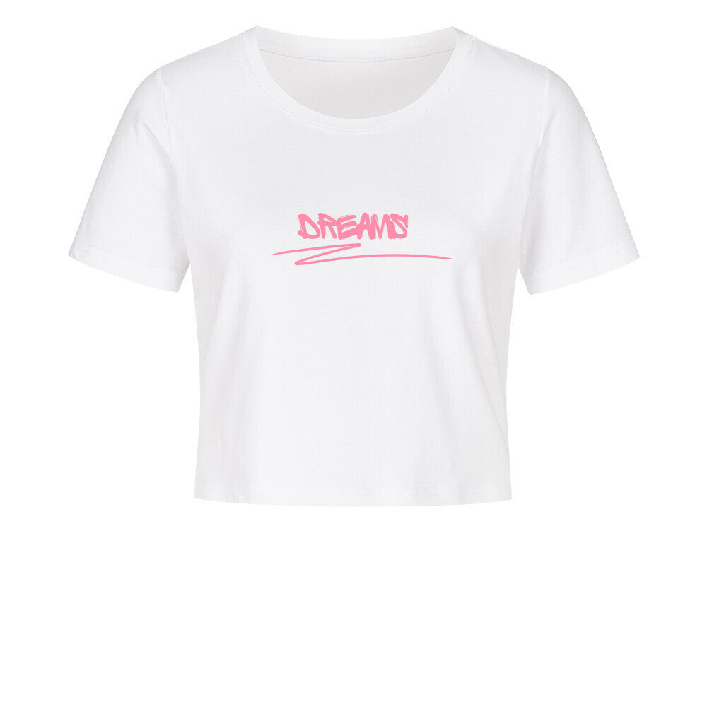 Das MarketPrint Damen-Cropped-Shirt "DREAMS" besteht aus Baumwolle, hat kurze Ärmel und zeigt das Wort DREAMS in pinkem, stilisiertem Schriftzug auf der Brust.