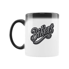 Die Zaubertasse "BIKERS" von MarketPrint ist eine weiße Keramiktasse mit schwarzem Griff und Rand, auf der "Bikers" in fetter Schrift steht - die perfekte Wahl für Fans der magischen Tasse.