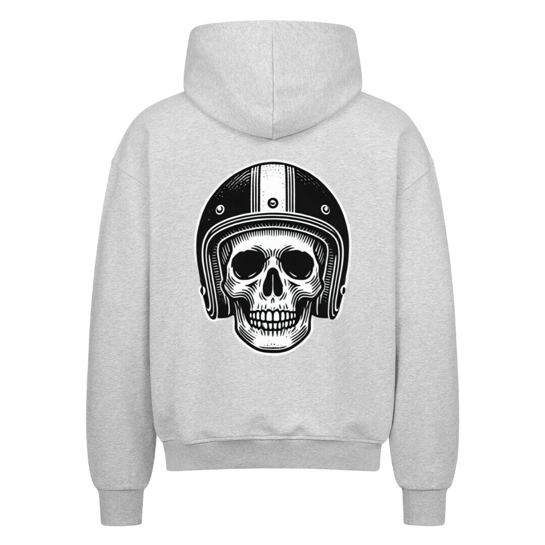 Der MarketPrint Oversized Zipper Hoodie "Totenkopf Helm" aus 100% Baumwolle hat eine auffällige schwarz-weiße Totenkopf-Grafik auf dem Rücken. Der übergroße Schnitt bietet auffälligen Stil und maximalen Komfort.