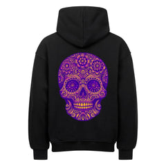 Der MarketPrint Oversized Hoodie "Totenkopf" in Schwarz zeigt einen auffälligen lila-goldenen Totenkopf mit floralen Mustern und detaillierten Ornamenten auf der Rückseite für einen auffälligen Look.