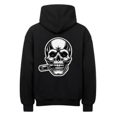 Der MarketPrint Oversized Hoodie "Totenkopf" ist ein schwarzer Premium-Kapuzenpullover mit einer großen weißen Totenkopf- und Zigarrengrafik auf dem Rücken.