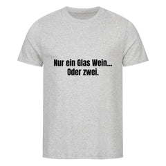 Das Premium Shirt "Nur ein Glas Wein" von MarketPrint ist ein hellgraues Unisex-T-Shirt aus weicher Bio-Baumwolle mit schwarzem Text auf der Vorderseite: Nur ein Glas Wein... Oder zwei.