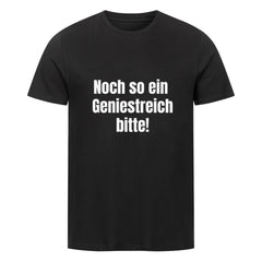 Das Premium Shirt "Geniestreich" von MarketPrint ist ein schwarzes Unisex Single Jersey T-Shirt mit weißem Text "Noch so ein Geniestreich bitte!", der auf der Vorderseite aufgedruckt ist und vor einem schlichten weißen Hintergrund steht.