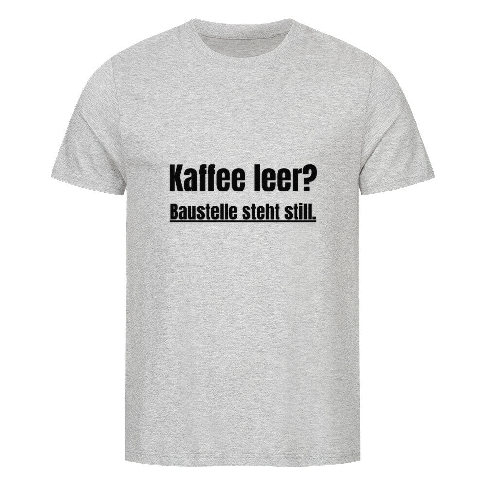 Das Premium Shirt "Steht Still" von MarketPrint ist ein hellgraues Unisex-T-Shirt aus weicher Bio-Baumwolle, mit dem Schriftzug "Kaffee leer? Baustelle steht still." in fetten schwarzen Buchstaben auf der Brust.