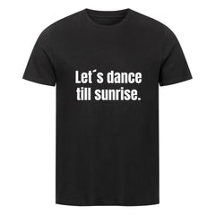 Das MarketPrint Premium Shirt "Let's Dance" ist ein schwarzes, kurzärmeliges Singlejersey T-Shirt mit dem Aufdruck "Lets dance till sunrise" in weiß auf der Vorderseite für einen bequemen, stylischen Look.
