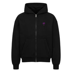 Der MarketPrint Oversized Zipper Hoodie "Sonnenuntergang" ist ein schwarzer Premium-Kapuzenpullover mit Fronttasche, Kapuze, gerippten Bündchen und Saum sowie einer kleinen lila Palmengrafik auf der linken Brust. Hergestellt aus 100% Baumwolle für maximalen Komfort.