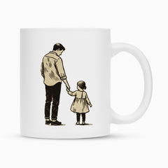 Die Tasse "Vater-Tochter" von MarketPrint ist eine weiße Keramiktasse mit einer bezaubernden, schwarz umrandeten Illustration eines Erwachsenen und eines Kindes, die sich an den Händen halten, beide von hinten gesehen - ein schönes Design für Väter und Töchter.