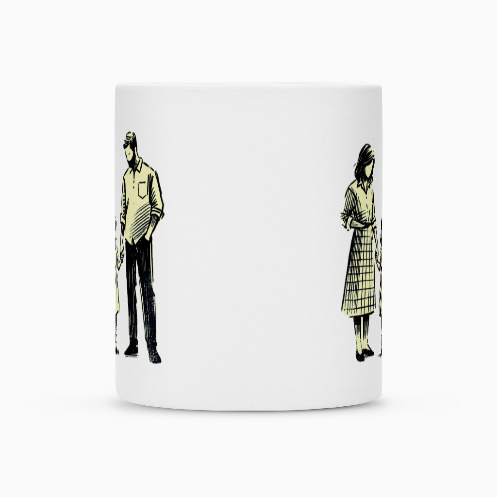 Die Tasse "Eltern-Tochter" von MarketPrint ist eine weiße Keramiktasse mit minimalistischer Illustration eines Elternpaars und ihrer Tochter, fein schwarz umrandet mit dezenter gelber Schattierung - perfekt als stilvolle Sublimationstasse.