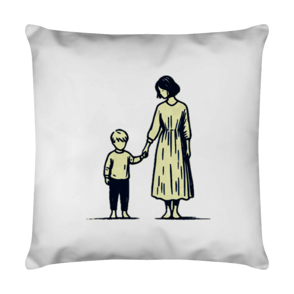 Das MarketPrint Kissen "Mutter-Sohn" zeigt eine Illustration von Mutter und Sohn Hand in Hand auf weißem Hintergrund. Mit Reißverschluss und herausnehmbarem Futter.