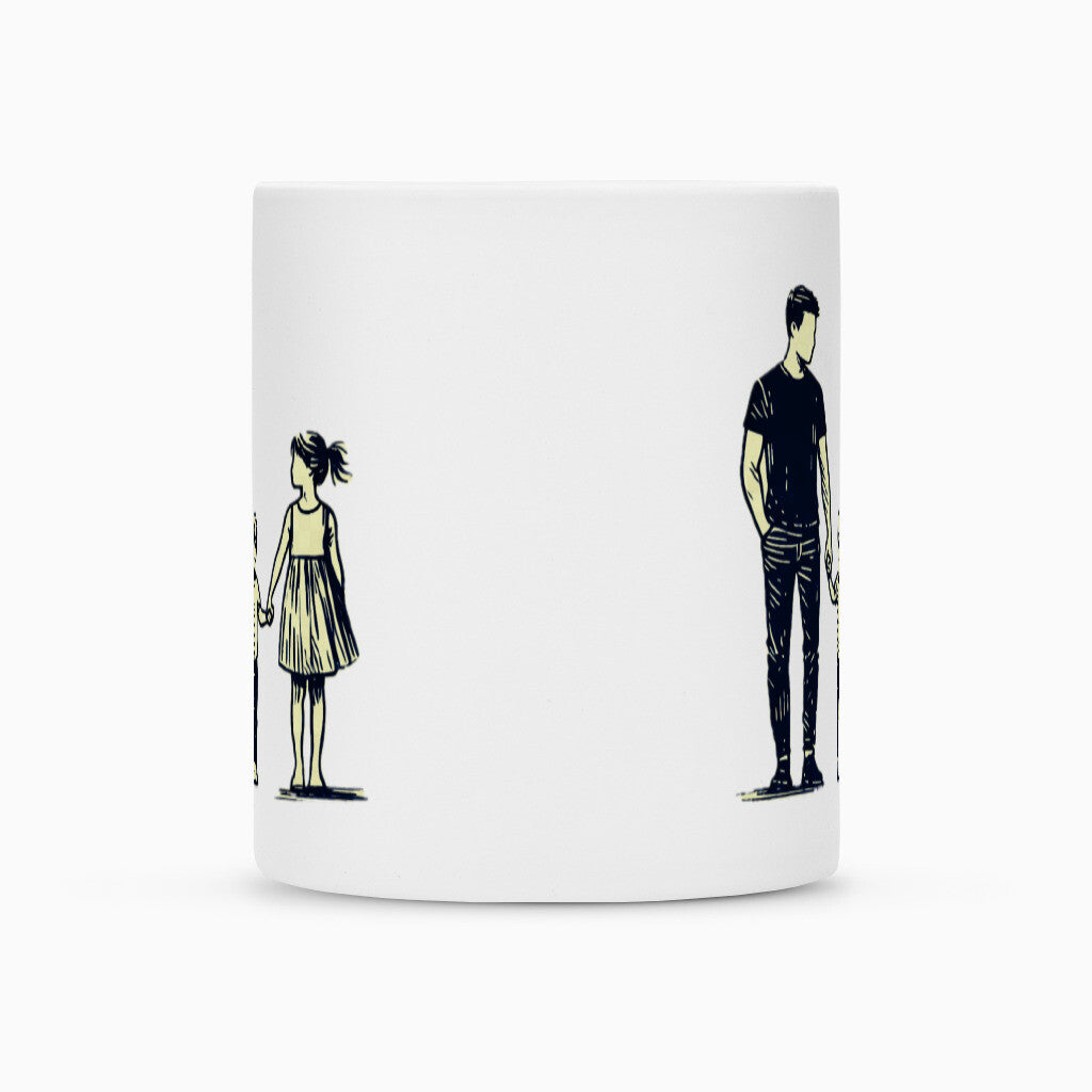 Die Keramiktasse "Vater-Kinder" von MarketPrint zeigt ein minimalistisches Motiv: Ein Mädchen im Kleid hält links eine Hand, rechts steht ein Mann mit Händen in den Taschen abseits. Ideal für Sublimation.