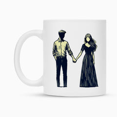 Die MarketPrint Tasse "Mann-Frau" ist eine weiße Keramiktasse mit einer minimalistischen dunkelblauen Skizze eines Mannes und einer Frau, die sich an den Händen halten, beide stehend und leicht einander zugewandt.