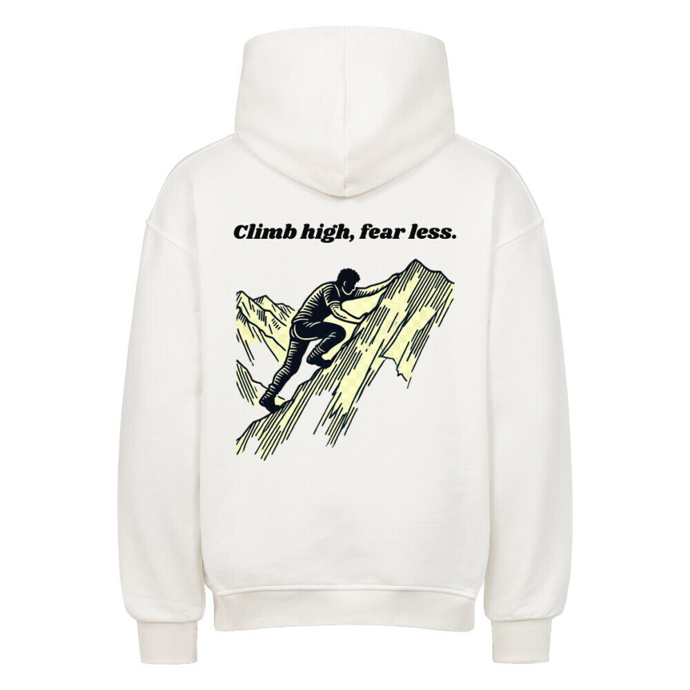 Der MarketPrint Oversized Hoodie "Climb High" in Weiß zeigt auf der Rückseite die Illustration eines Bergsteigers und den Text Climb high, fear less. über dem Bild.