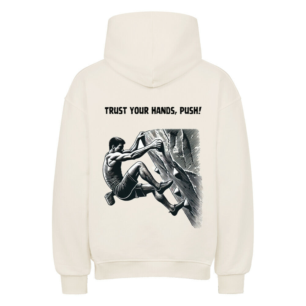 Der cremefarbene Oversized Hoodie "Bouldern" von MarketPrint zeigt eine Illustration vom Klettern mit "TRUST YOUR HANDS, PUSH!" über dem Bild.
