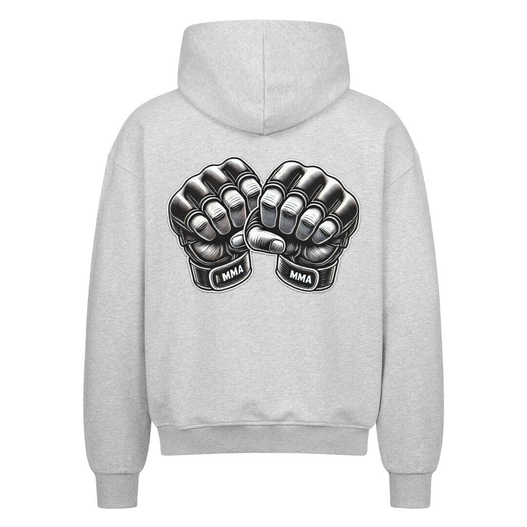 Der MarketPrint Oversized Zipper Hoodie "MMA" ist ein graues Sweatshirt aus 100% Baumwolle mit einer Illustration von zwei schwarzen MMA-Handschuhen auf dem Rücken und dem Schriftzug "MMA" an jedem Handgelenk.