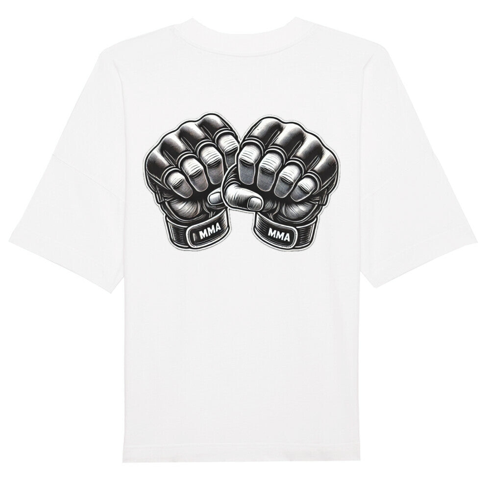 Das Premium Oversize Blast "MMA" T-Shirt von MarketPrint besteht aus Bio-Baumwolle und zeigt zwei schwarze MMA-Handschuhe mit "MMA"-Schriftzug an den Handgelenken, die auf dem Rücken zum Fistbump vereint sind.